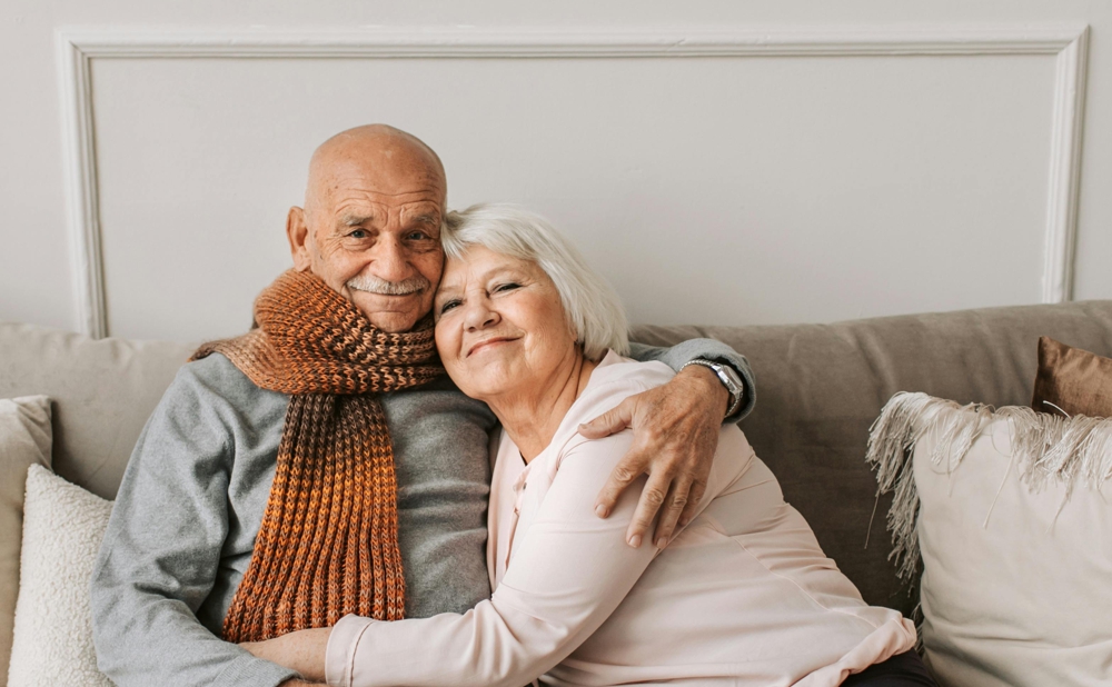 Verhinderungspflege in Spremberg Spree Villa und Laubusch parcus erika - glückliches Paar lächelt in die Kamera CC pexels-vlada-karpovich-5790702